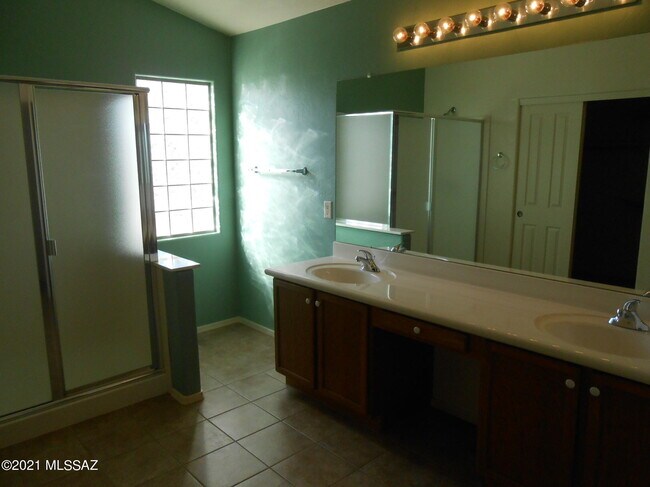 Building Photo - 14048 E Fairway Bluff Ct