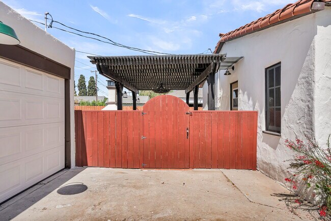 Building Photo - 4654 Merrill Ave