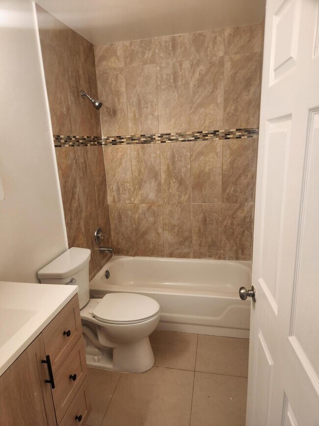 Building Photo - 5231 Pine Abbey Dr S