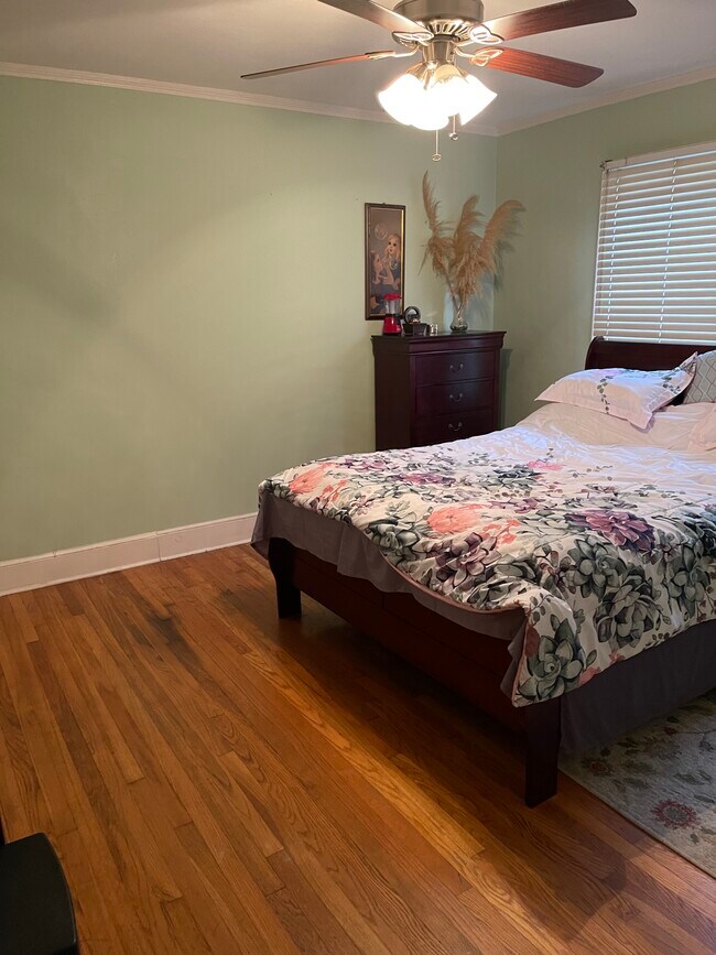 Building Photo - 3641 Cowden Ave