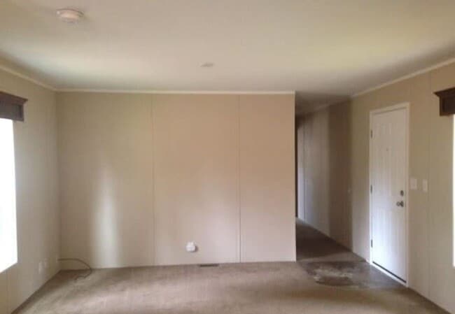 Building Photo - 3 Bed, 2 Bath Home on 1.5 wooded acres in the Dutch Hill Area