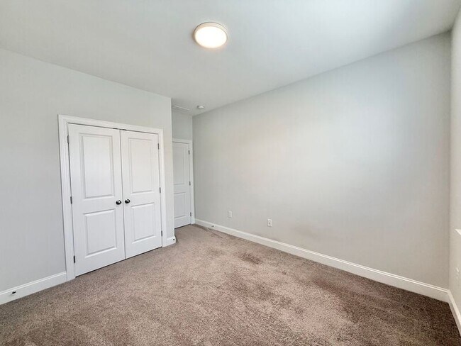 Building Photo - 414 Shale Creek Dr