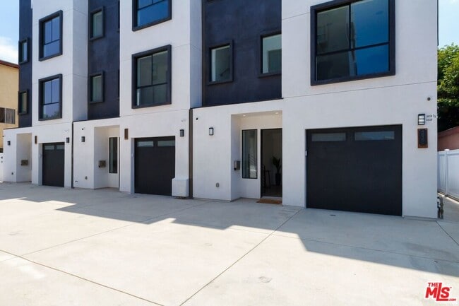 Building Photo - 4830 1/2 Pickford St
