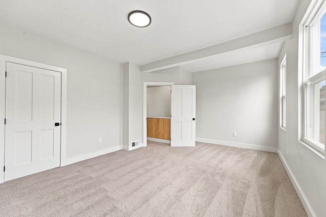 Building Photo - 325 N Aiken Ave