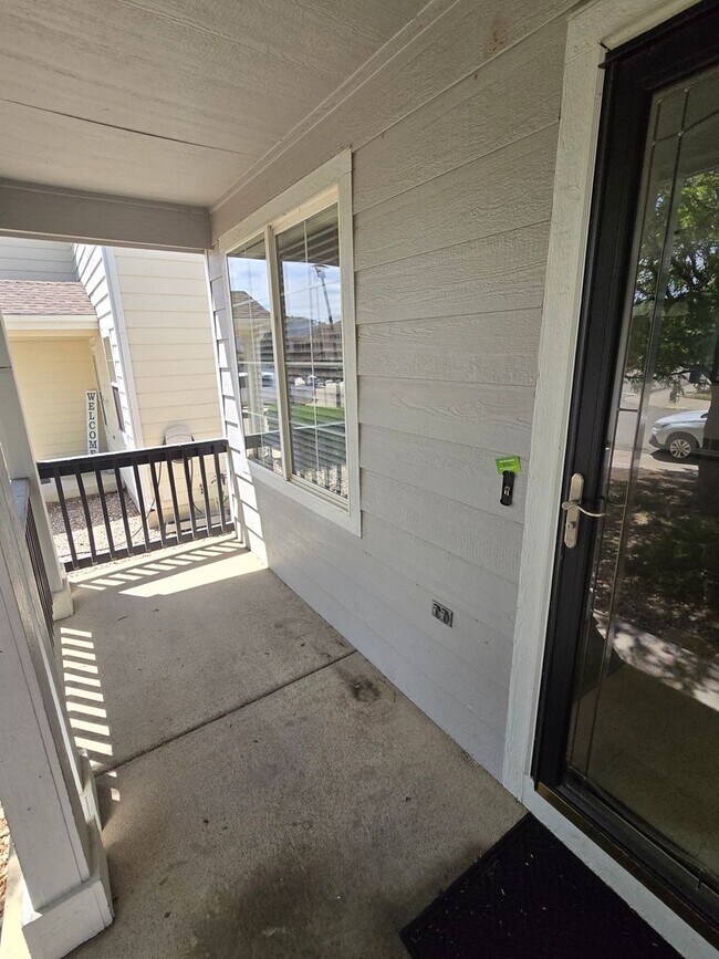 Building Photo - Spacious and Bright 4 Bedroom Home with Garage and Basement Now Available!