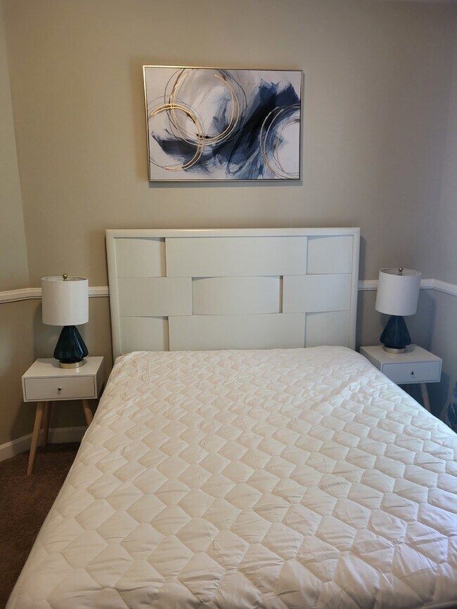 Building Photo - 407 S Elgin Ct