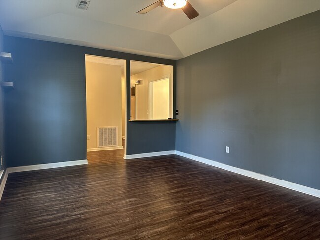 Building Photo - 209 Brighton Woods Dr