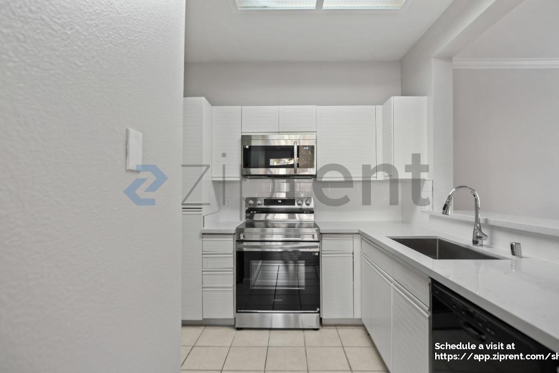 Building Photo - 7054 Dublin Meadows St