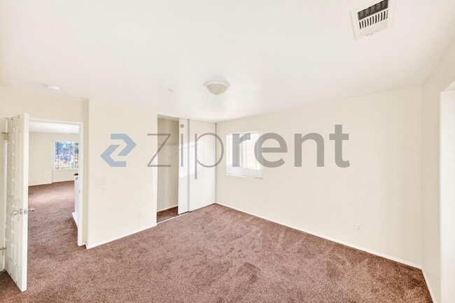 Building Photo - 6085 Medinah St