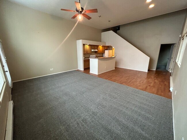 Building Photo - Unique 36th Ave Duplex - 2 Bed, 2 Bath on South Hill!