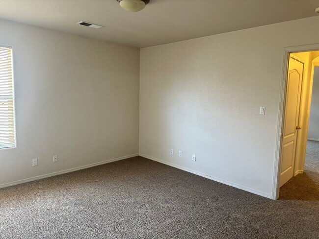 Building Photo - 5647 Valle Alegre Pl NW