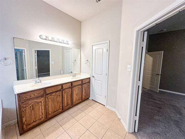 Building Photo - 1715 Nestledown Dr