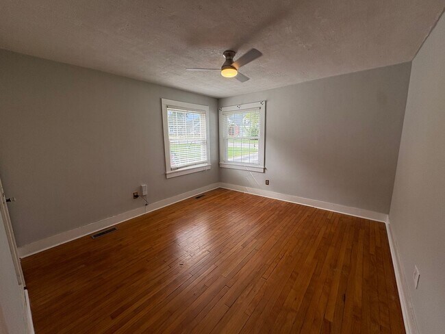 Building Photo - For Rent