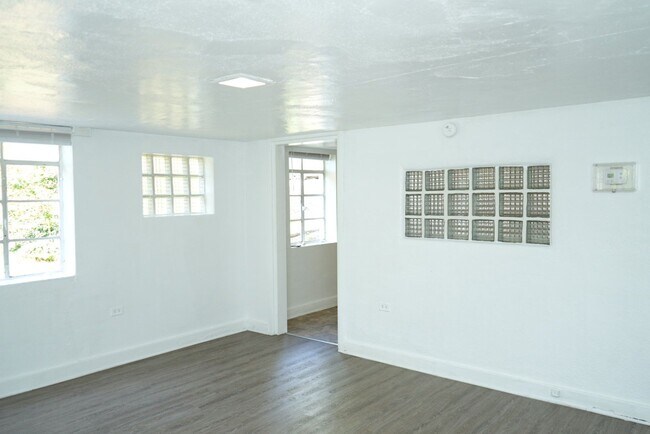 Building Photo - 604 15th St NW