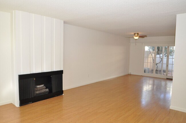 Building Photo - 3 Bdrm/2.5 Bath in Criterion Townhomes Com...