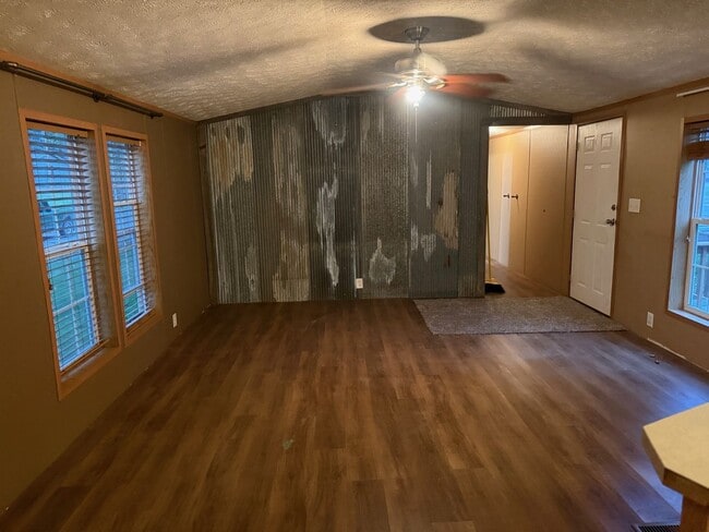 Building Photo - 808 N 8th St