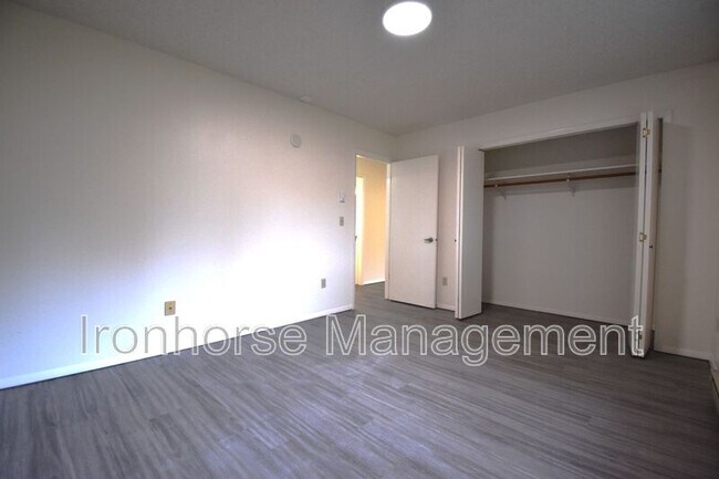 Building Photo - 811 W Villard St