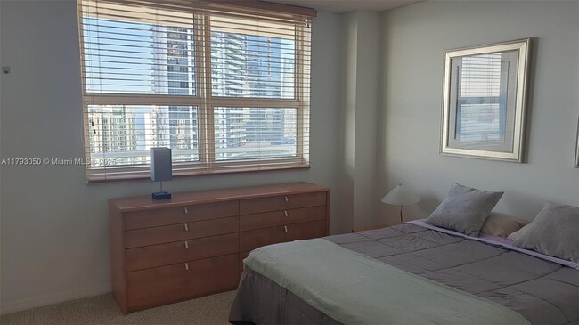 Building Photo - 1155 Brickell Bay Dr