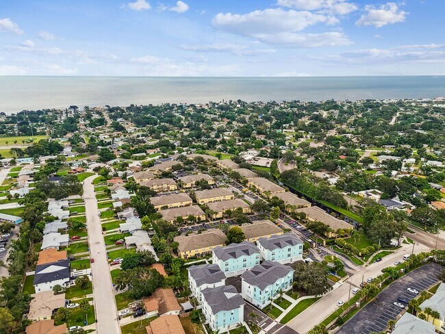 Building Photo - A charming coastal townhouse, just minutes from downtown St. Pete!