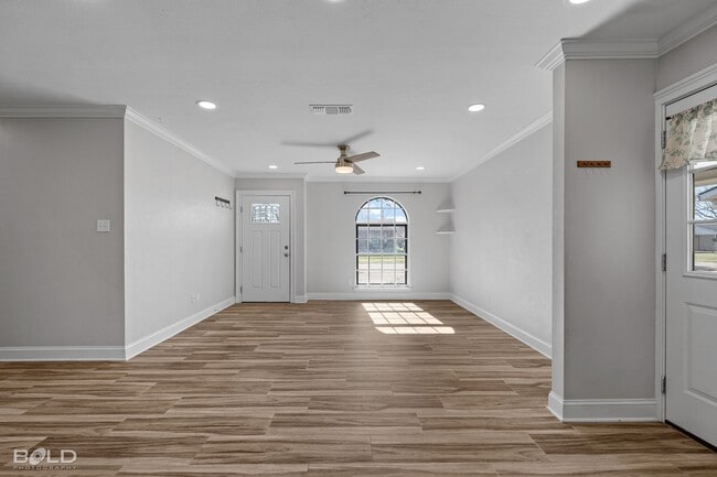 Building Photo - 1419 Teekell St