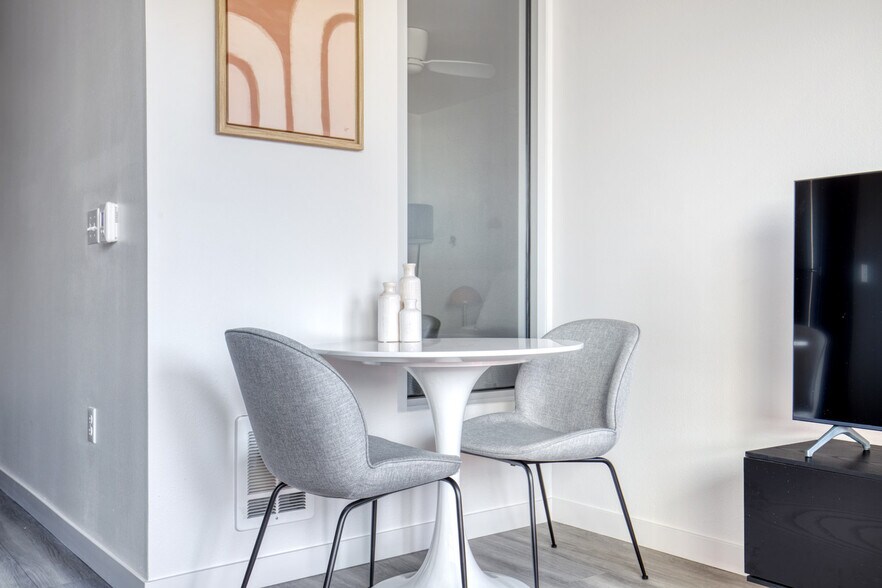 Building Photo - 1530 Belmont Ave