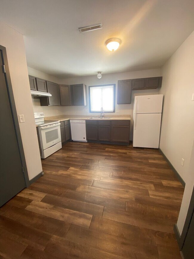 Building Photo - 4861 Tama St SE