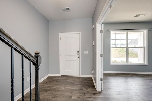 Building Photo - Beautiful 5 Bedroom Home For Rent