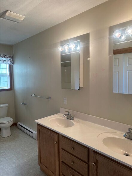 Building Photo - 2156 Hollow Rd