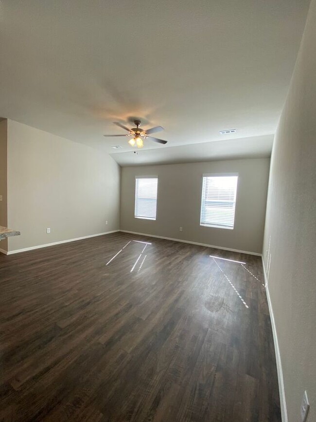 Building Photo - New Year's Promotion! Three Bedroom | Two ...