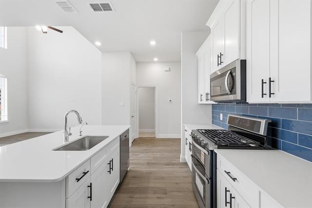 Building Photo - 1500 Lake District Dr