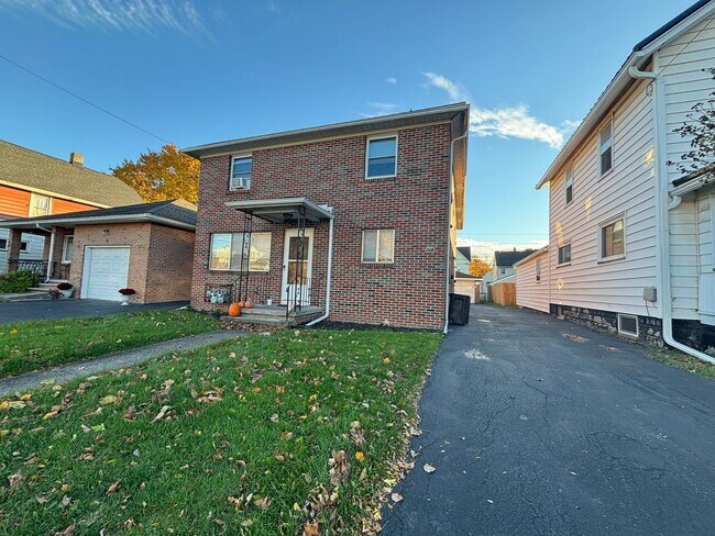 Building Photo - 226 E Chestnut St