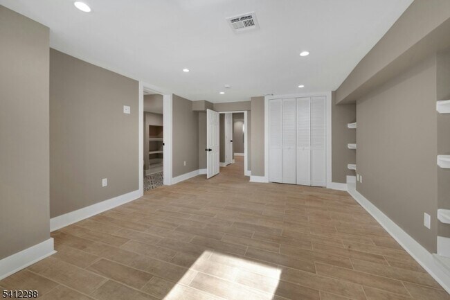 Building Photo - 49 Park Ave