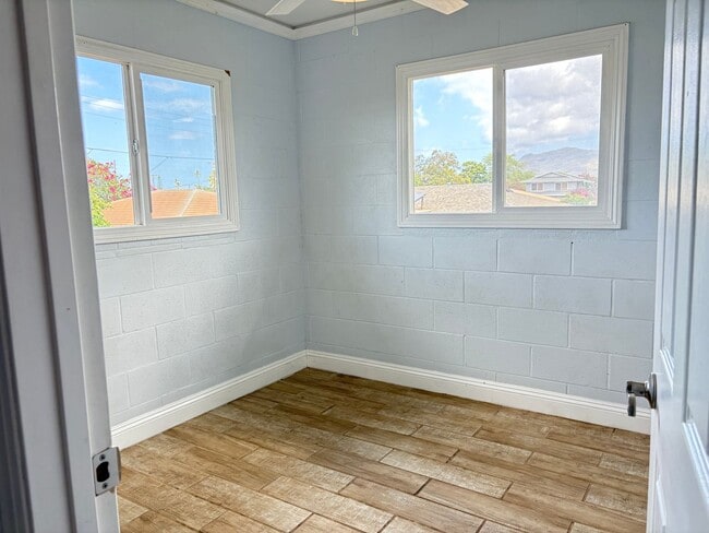 Building Photo - Three Bedroom Home