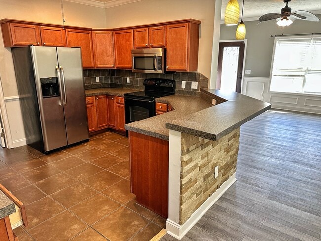 Building Photo - 103 Meadowview Rd