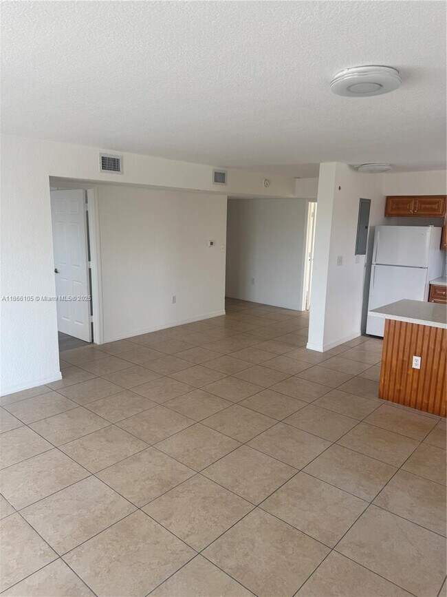 Building Photo - 2120 W Flagler St