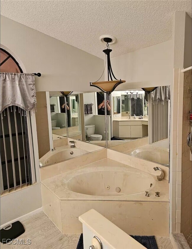 Building Photo - 11195 Seabreeze Ave