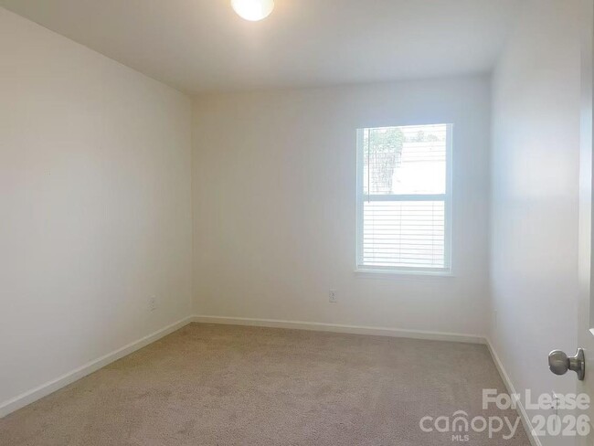 Building Photo - 5006 Beacon Ave