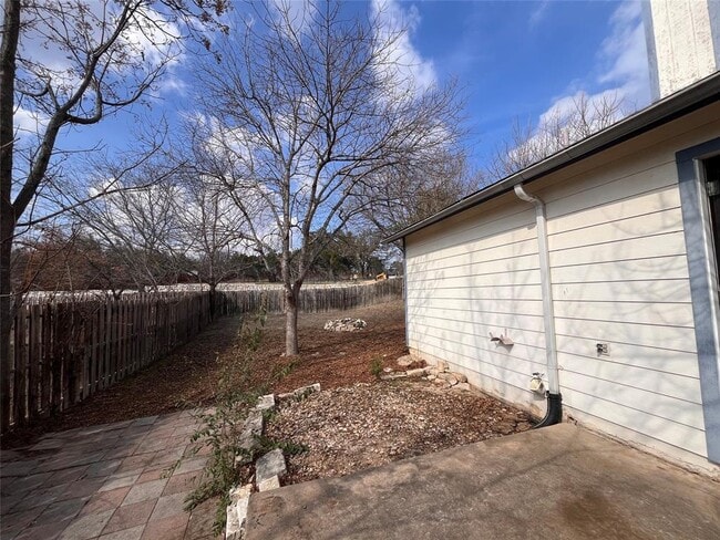 Building Photo - 433 Sailmaster St