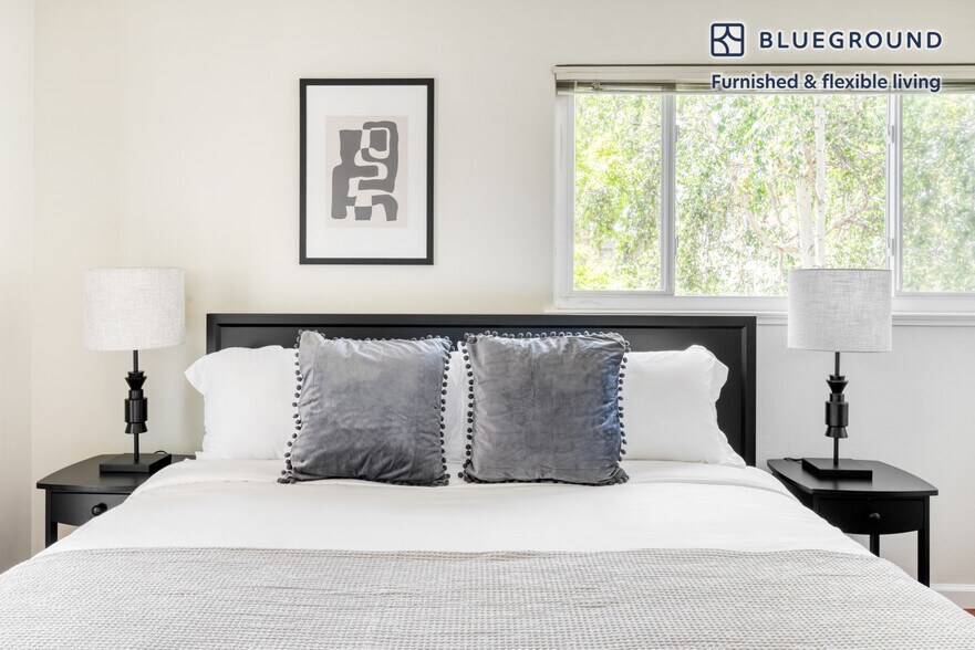 Building Photo - 837 Cowper St