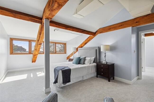 Building Photo - 555 S Water St