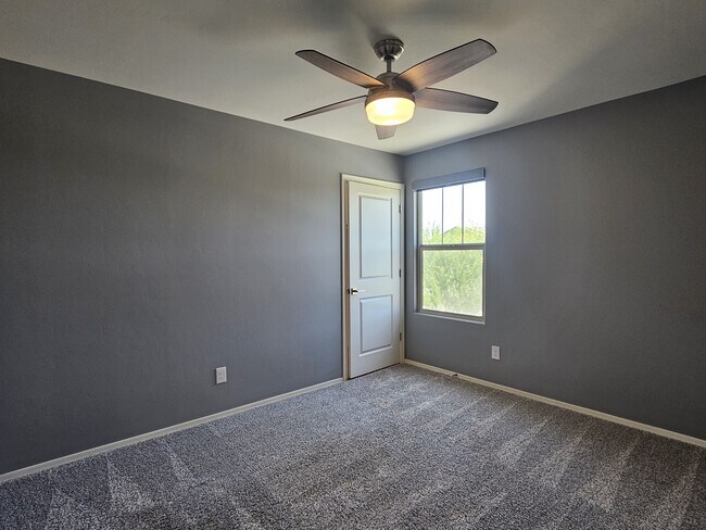 Building Photo - 10679 W Golson Dr