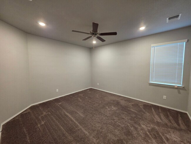 Building Photo - 3 Bedroom / 2 Bathroom Townhome – Copperas Cove - MOVE IN READY