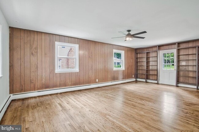 Building Photo - 8205 Robin Hood Ct