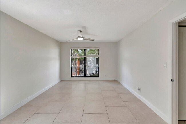 Building Photo - 2395 Jaeger Dr