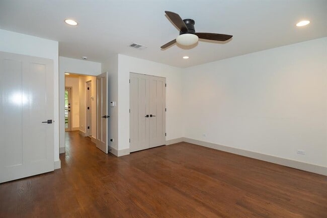 Building Photo - 610 W Live Oak St