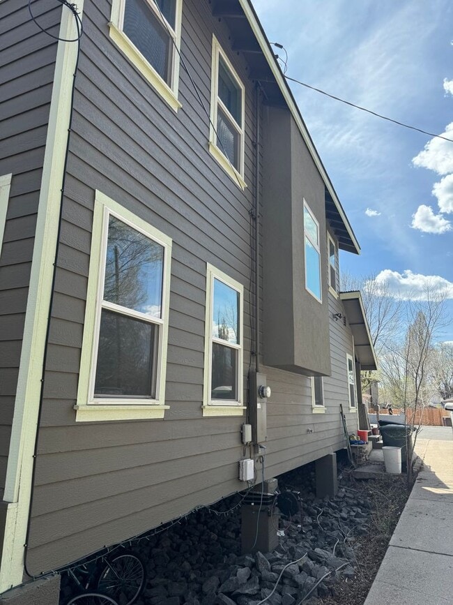 Building Photo - Spacious 3BR Home | Private Bathrooms + Ample Off Street Parking