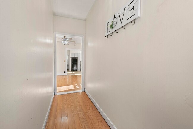 Building Photo - 25 Salem St