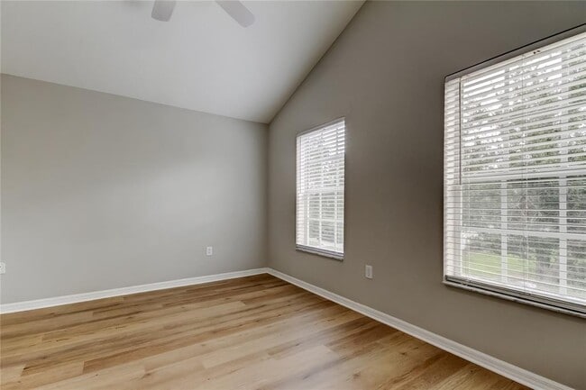 Building Photo - 10012 Tate Ln
