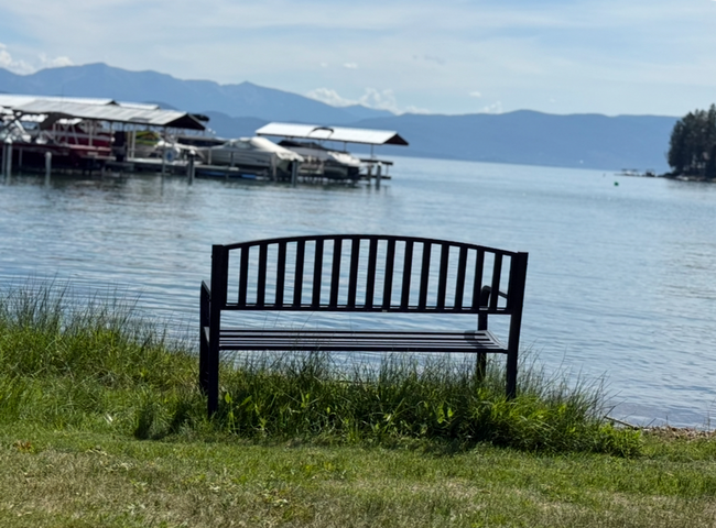 Building Photo - Beautiful Lakeside Home