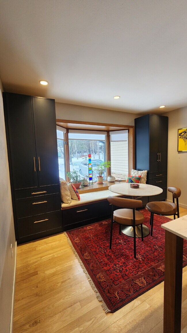 Building Photo - Designer 4 Bedroom Home with Sauna and Walk-Out Lower Level - Available May or June 1st